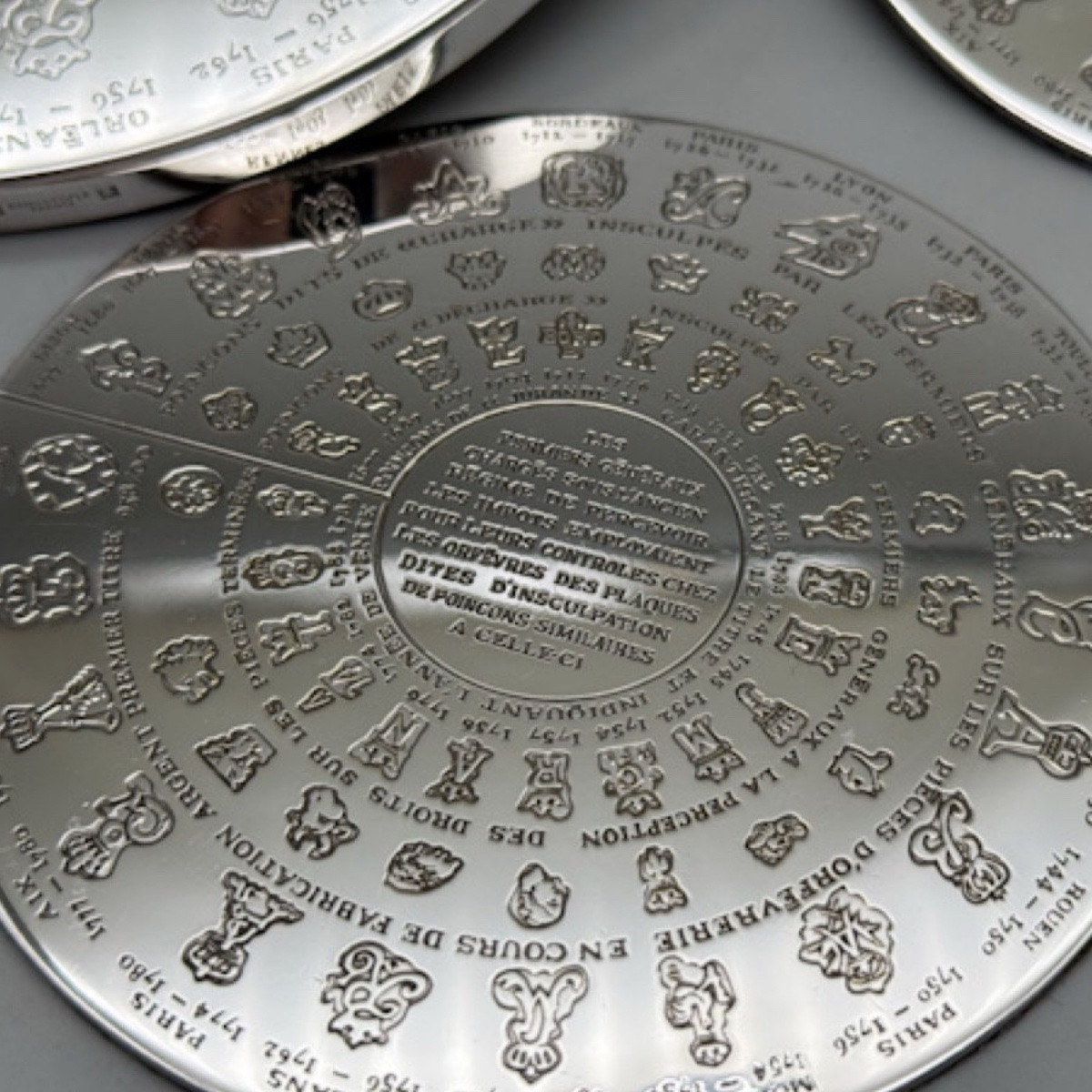 Christofle dessous de plat, dessous de carafes et sous verres Fermiers Généraux -photo-1