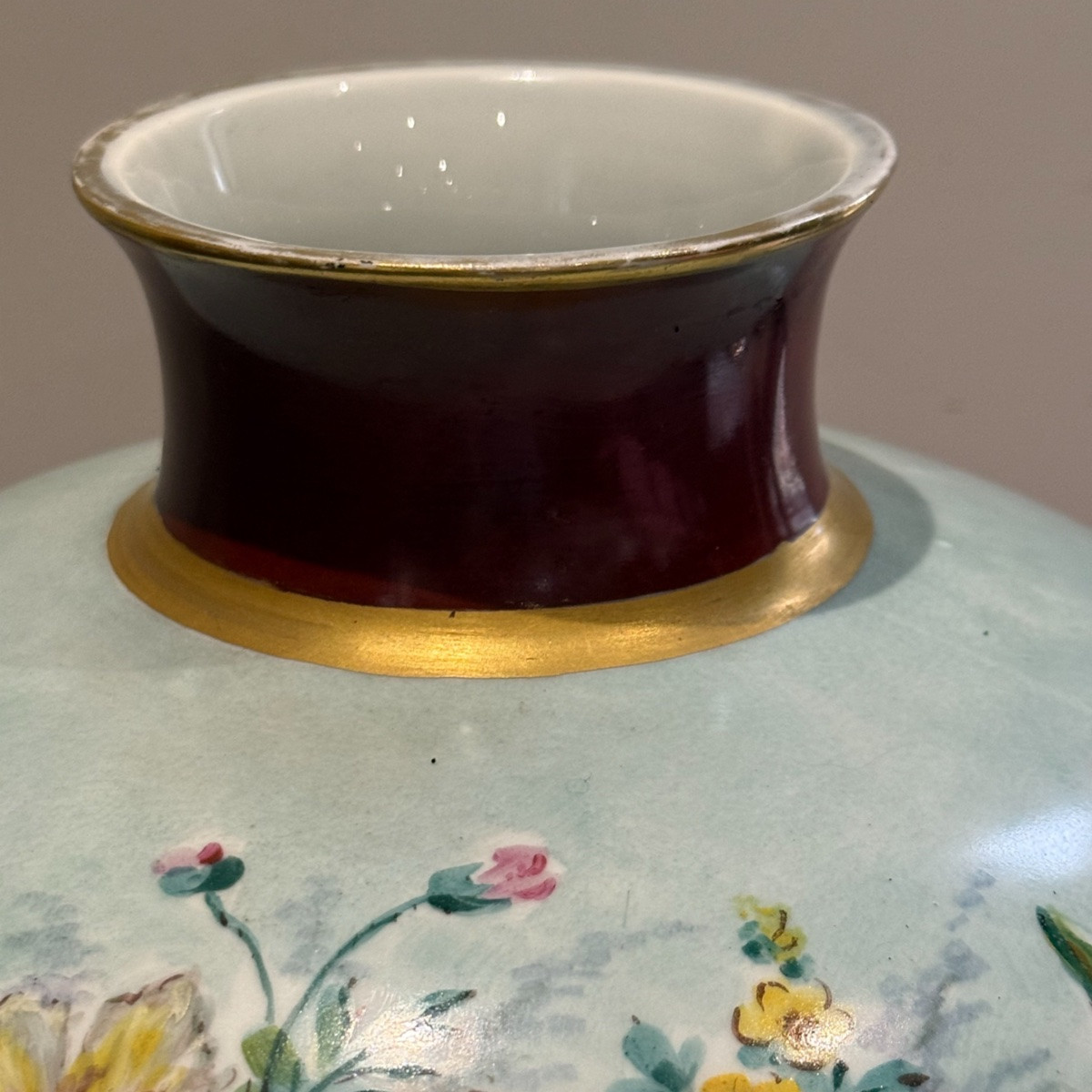 1900 Porcelain Vase With Hand-painted Decoration-photo-3