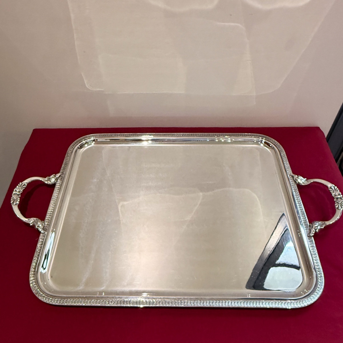 Grand plateau de service à têtes d’aigles