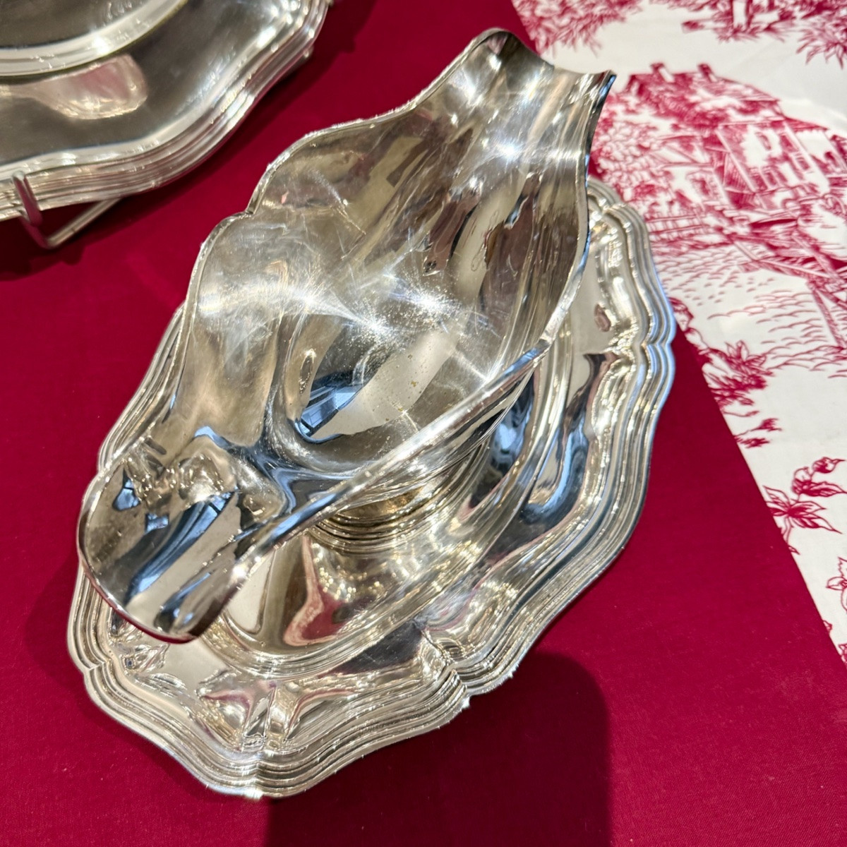 Round Platter And Sauce Boat In Silver-plated Metal-photo-4