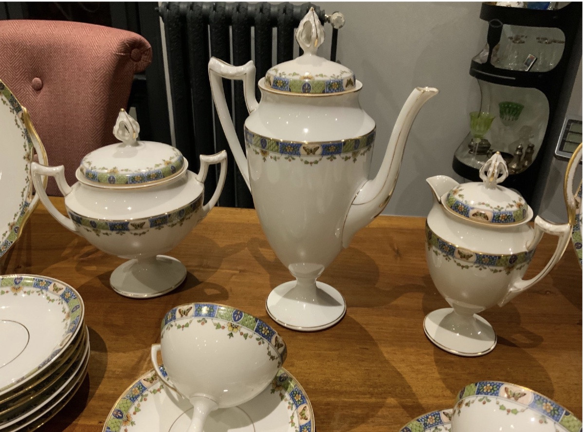 Service de 83 pièces à café et dessert en porcelaine de Limoges -photo-2