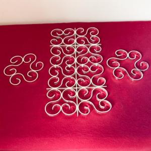 Christofle grand dessous de plat et 2 dessous de bouteille Arabesque 