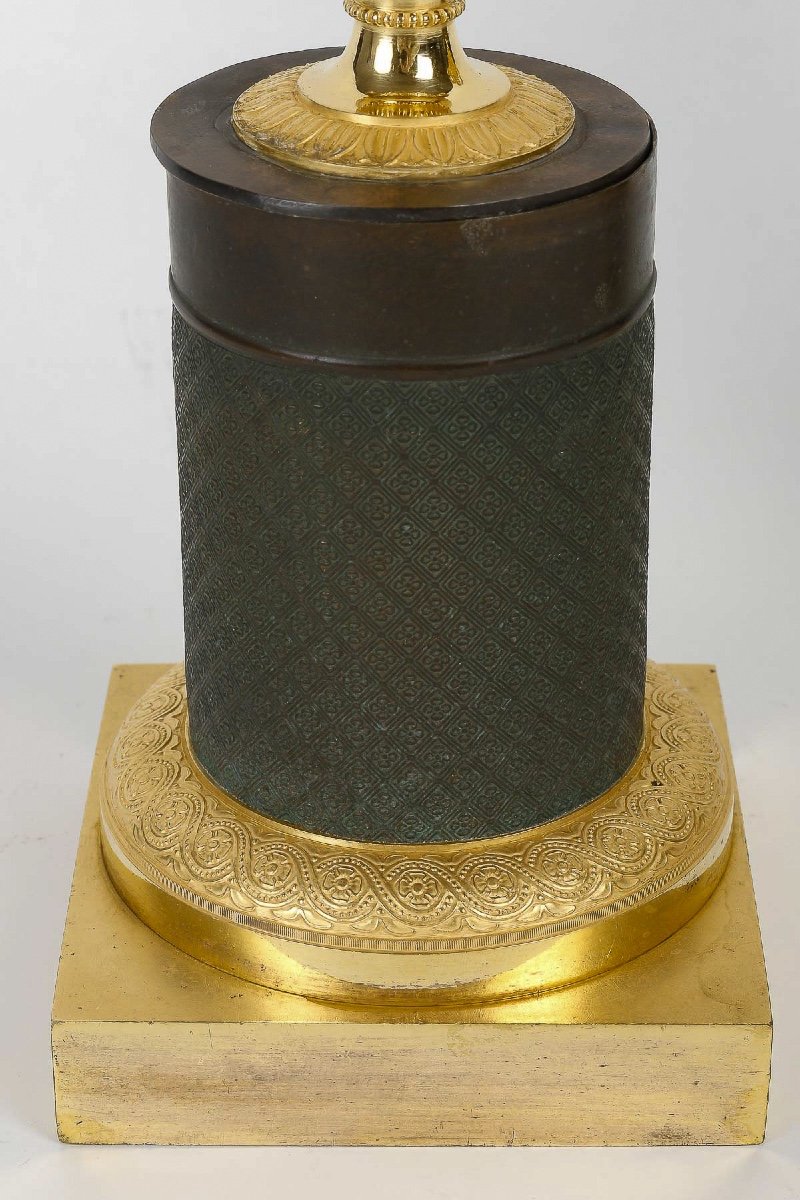 Paire De Vases Couverts En Bronze Finement Ciselé Patiné Et Doré époque Empire Vers 1810-photo-2