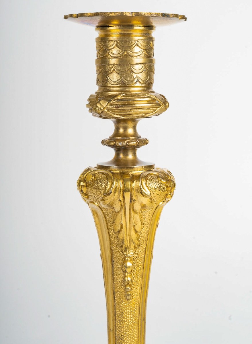 A Pair Of Gilt And Chiseled Bronze Candlesticks In The Transition Louis XVI-louis XVI Style-photo-3