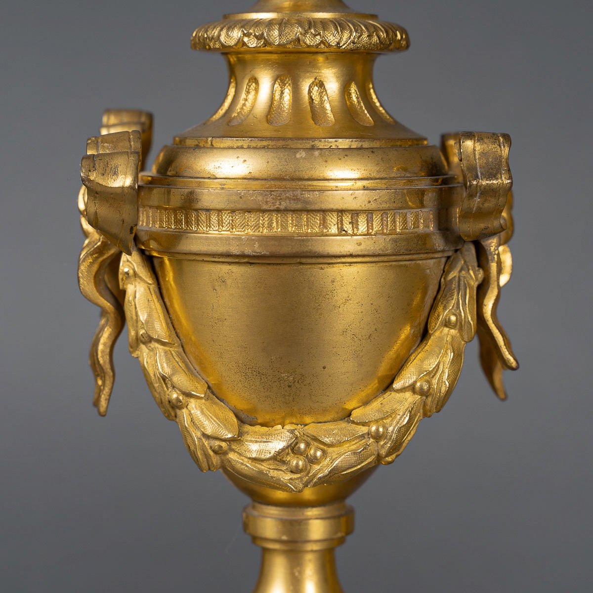Paire De Cassolettes Formant Bougeoirs D’époque Louis XVI En Bronze Doré Vers 1780-photo-2