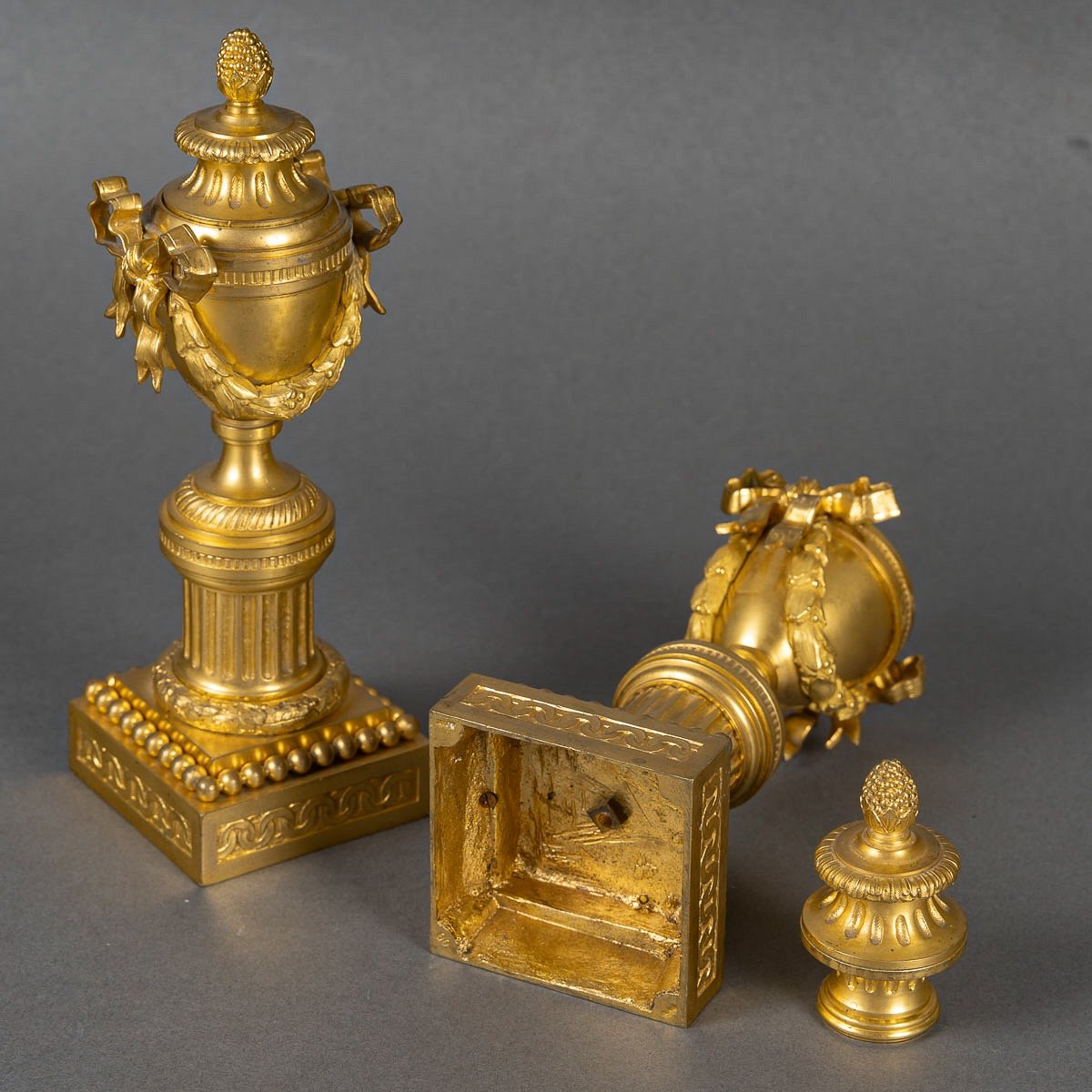 Paire De Cassolettes Formant Bougeoirs D’époque Louis XVI En Bronze Doré Vers 1780-photo-4