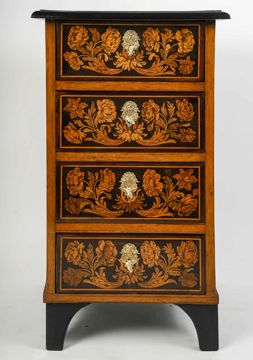 Chiffonnier En Marqueterie à Décor De Fleurs Et D’oiseaux époque Louis XIV Vers 1700