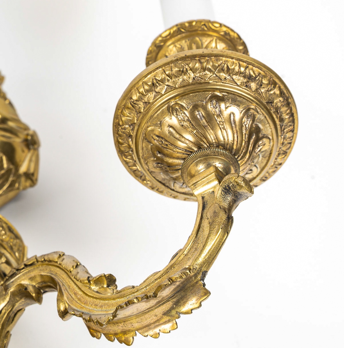 Paire d’Appliques en Bronze Ciselé à Deux Bras de Lumières de style Louis XVI-photo-1