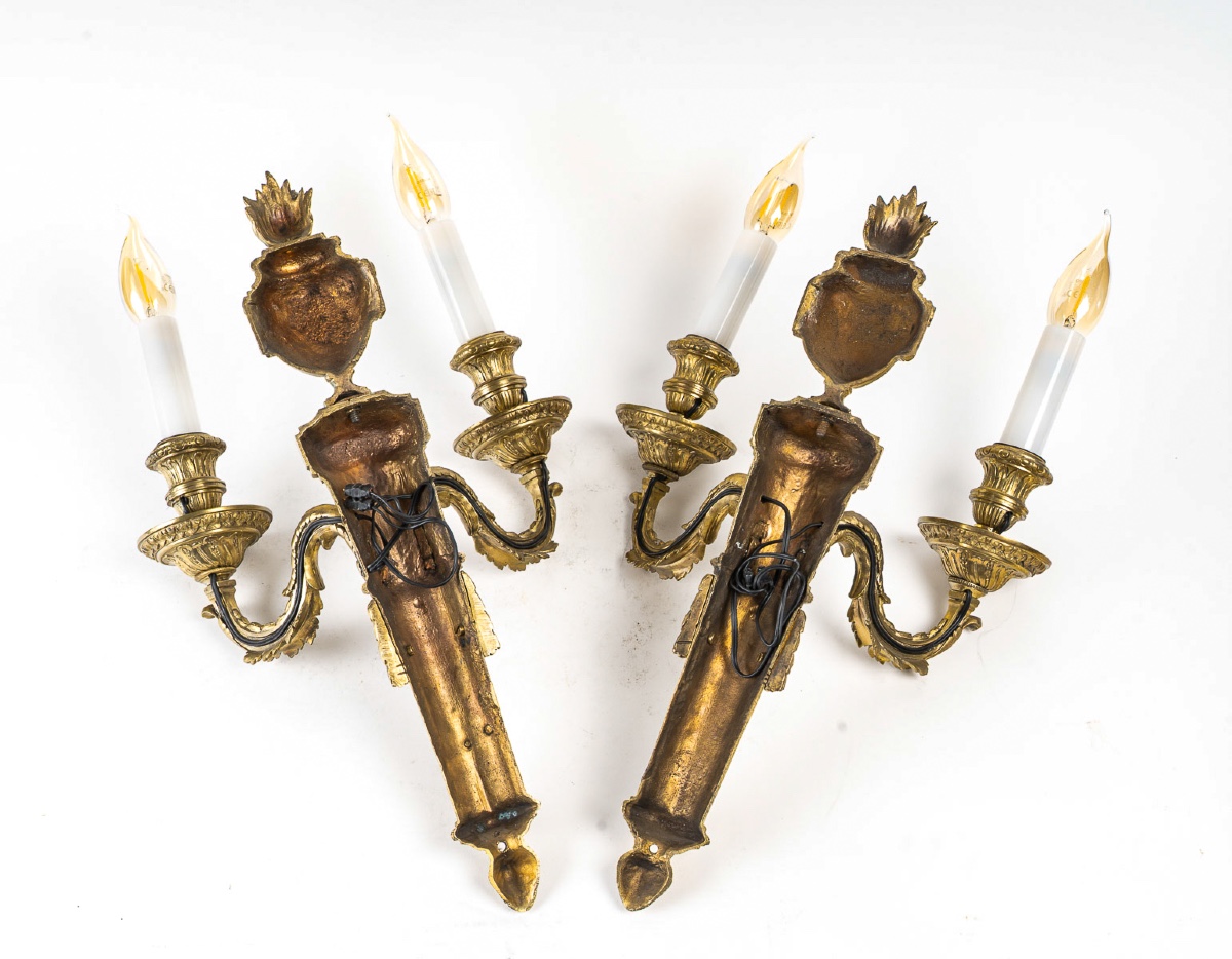 Paire d’Appliques en Bronze Ciselé à Deux Bras de Lumières de style Louis XVI-photo-4