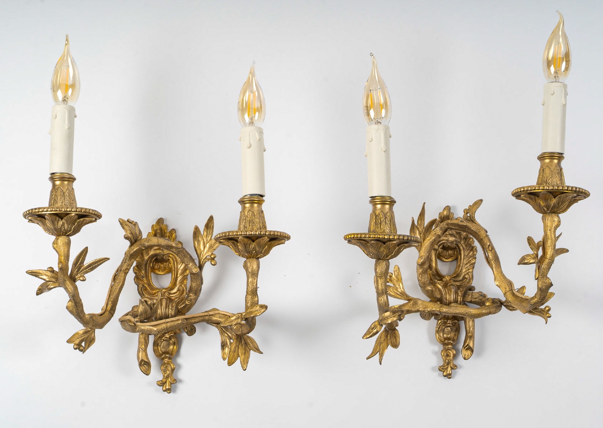 Série de quatre appliques en Bronze Ciselé à deux Bras de Lumières Italie vers 1850-photo-3