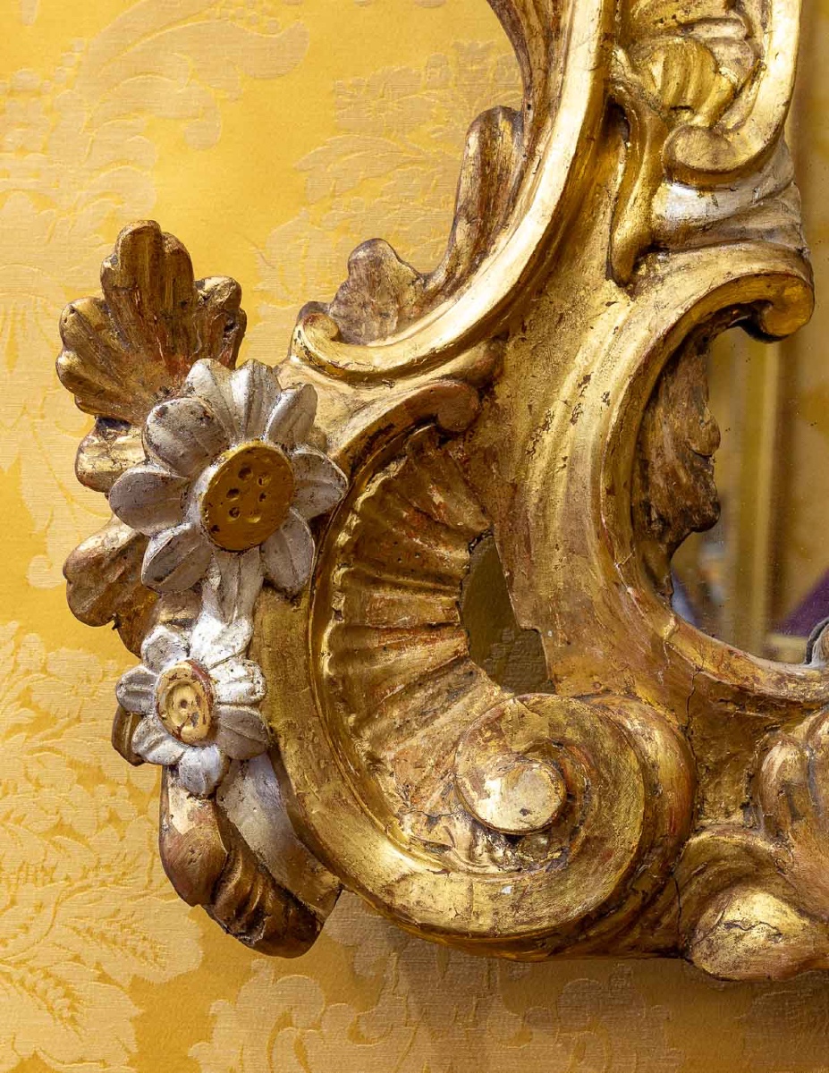Important miroir en bois sculpté doré et argenté Italie milieu du XVIIIème siècle-photo-2