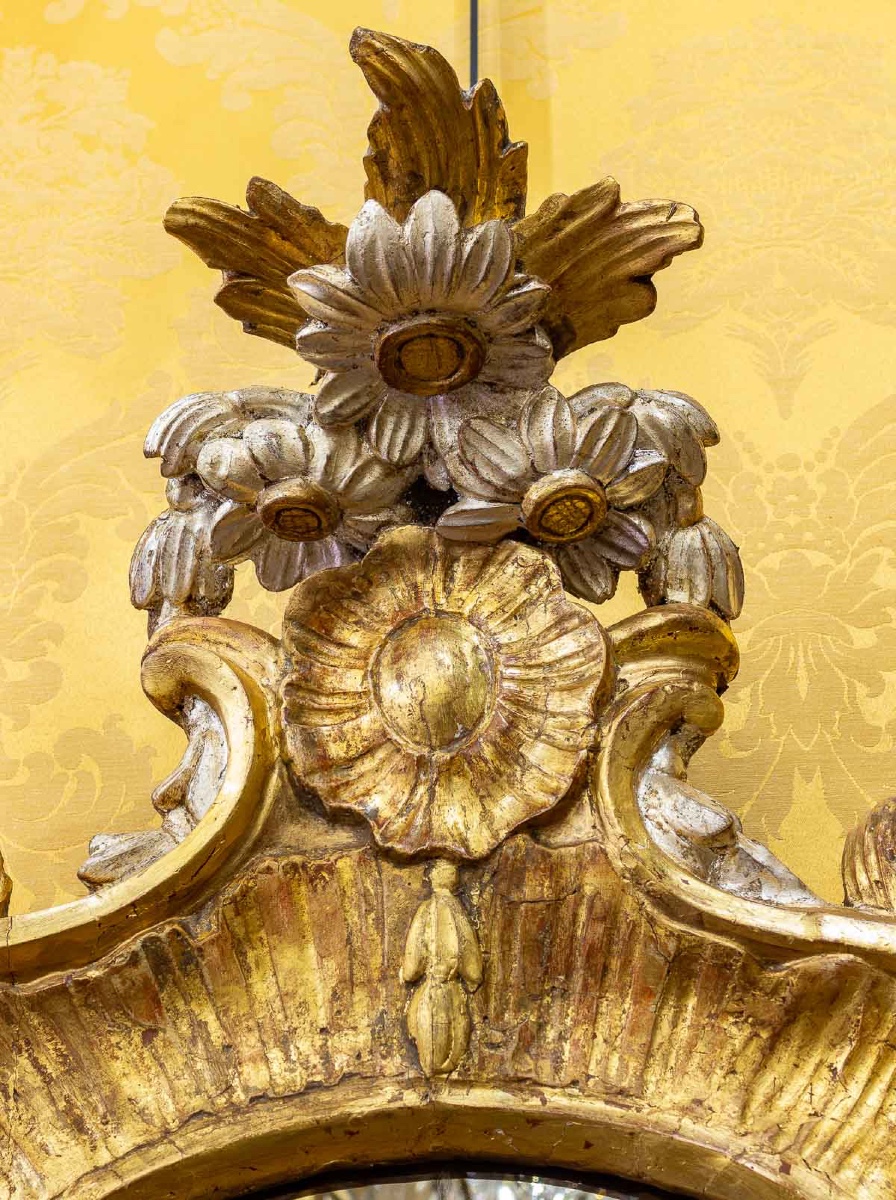 Important miroir en bois sculpté doré et argenté Italie milieu du XVIIIème siècle-photo-4