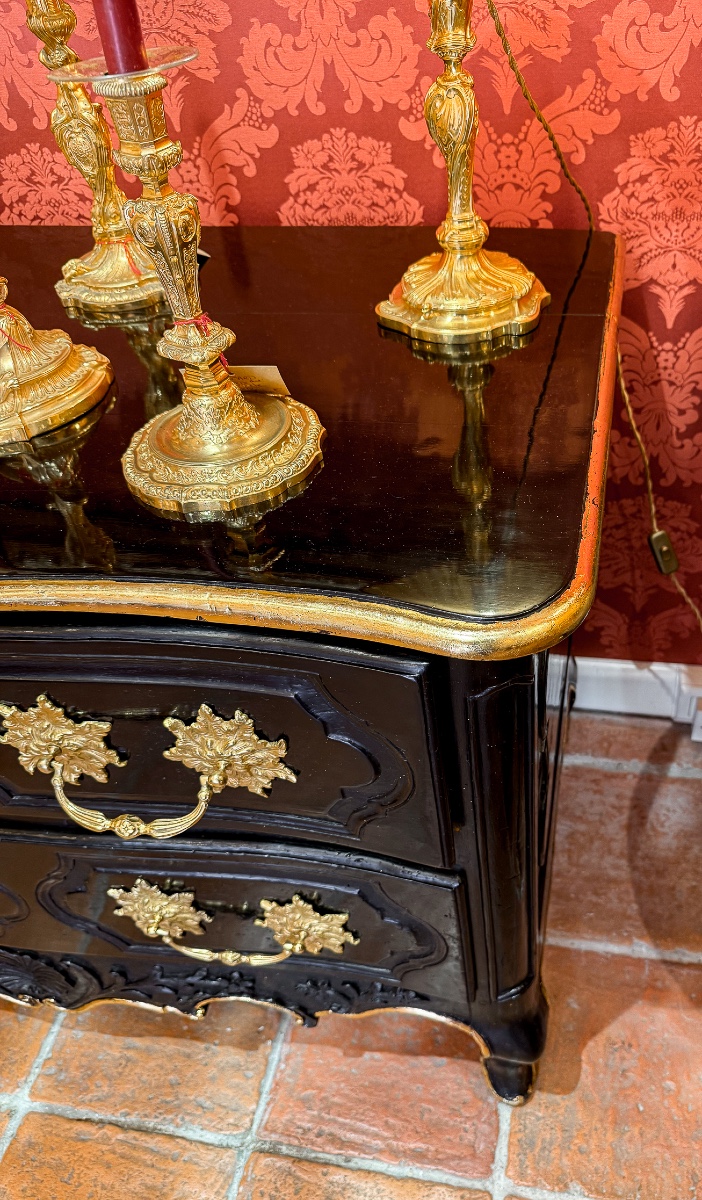 Commode Provençale d’époque Louis XV laqué noire sculpté d'une coquille et branches d'olivier-photo-6