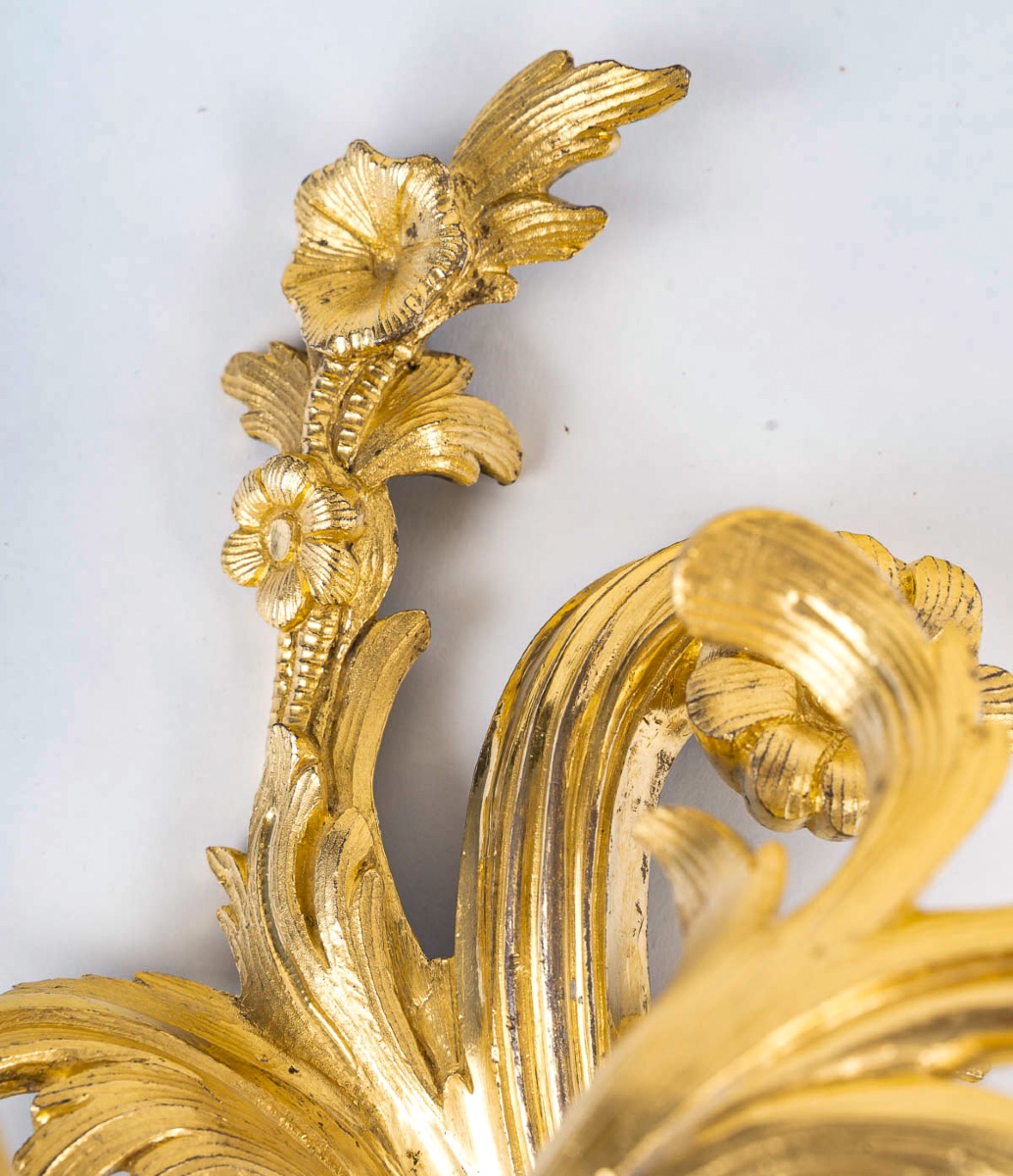 Paire d'appliques à deux lumières d’époque Louis XV en bronze ciselé et doré, vers 1750-photo-6
