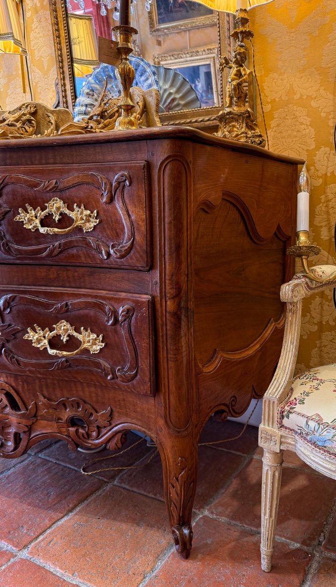 Commode Sauteuse Galbée d’Epoque Louis XV en Noyer Mouluré et Sculpté Provence vers 1740-1750-photo-6