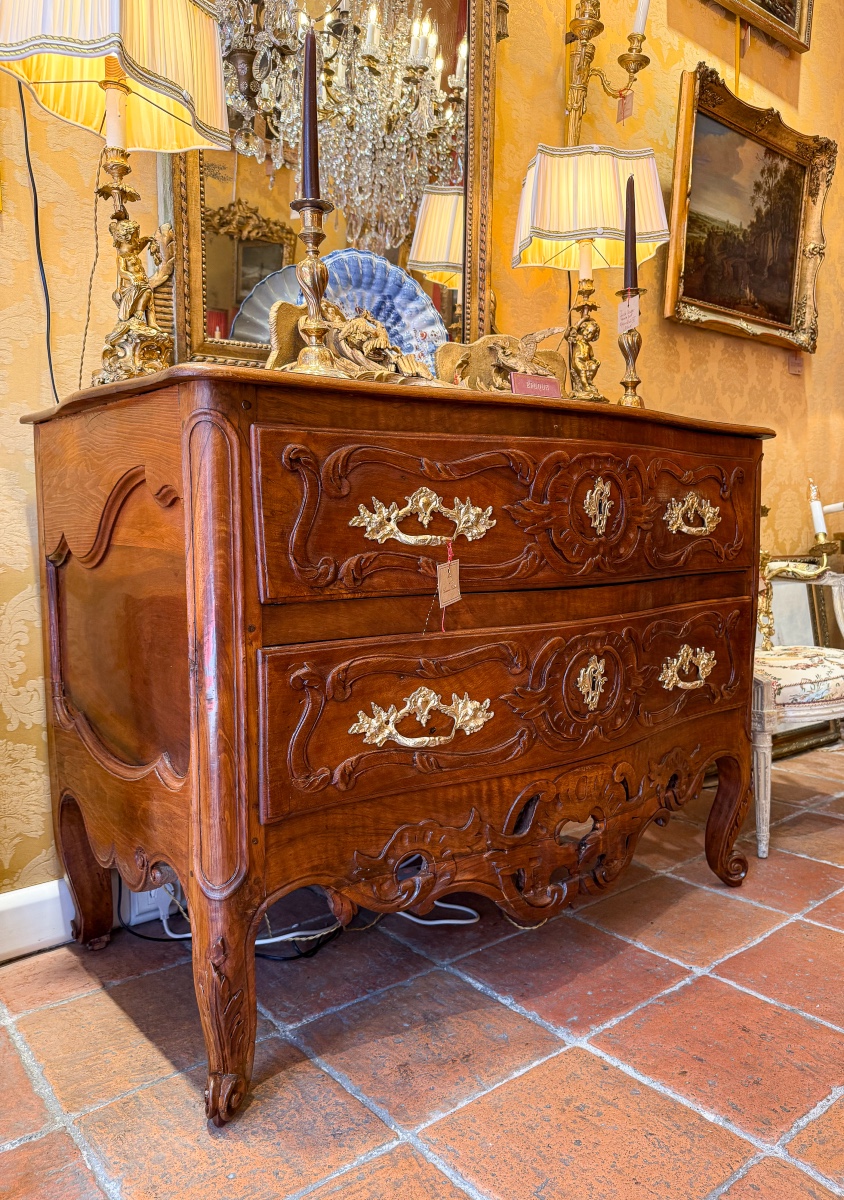 Commode Sauteuse Galbée d’Epoque Louis XV en Noyer Mouluré et Sculpté Provence vers 1740-1750-photo-7