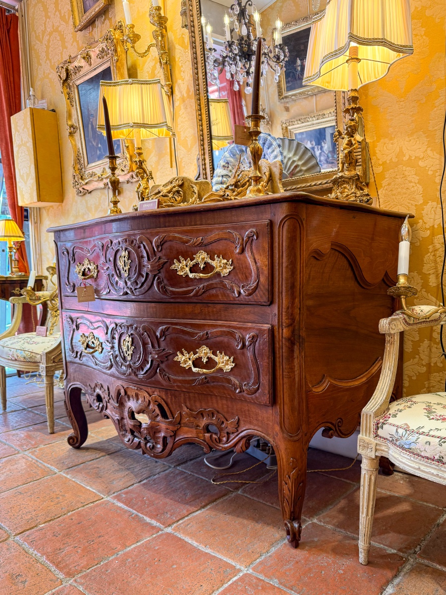 Commode Sauteuse Galbée d’Epoque Louis XV en Noyer Mouluré et Sculpté Provence vers 1740-1750-photo-8