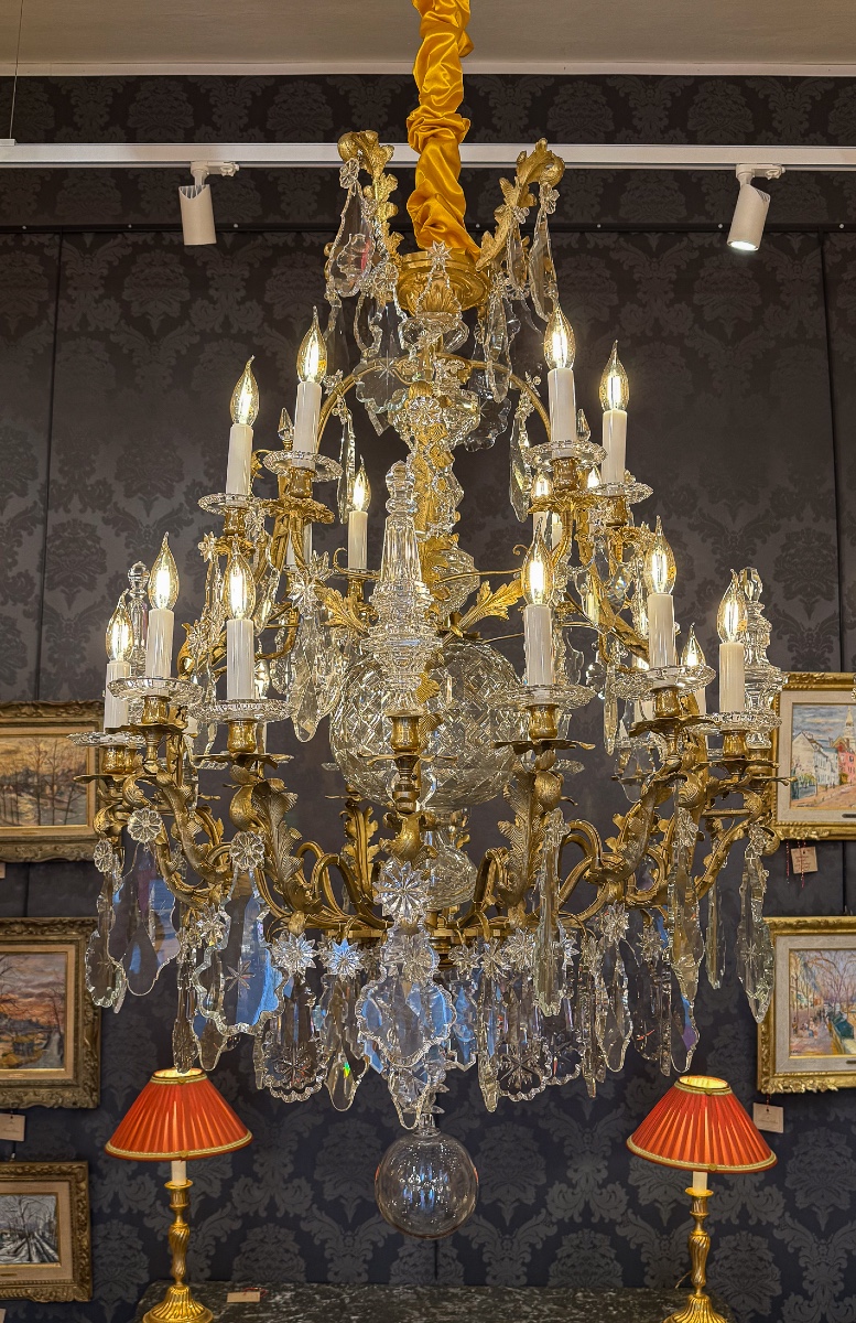 Large Louis XV Style Chandelier Signed By Baccarat In Gilt Bronze With Cut Crystal Decor