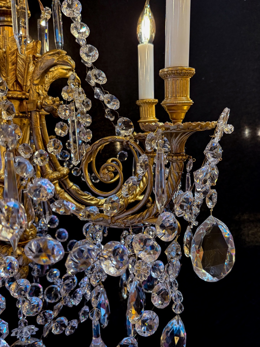 Lustre à têtes d’Aigles dans le style Louis XVI en bronze ciselé et doré vers 1850-1870-photo-3