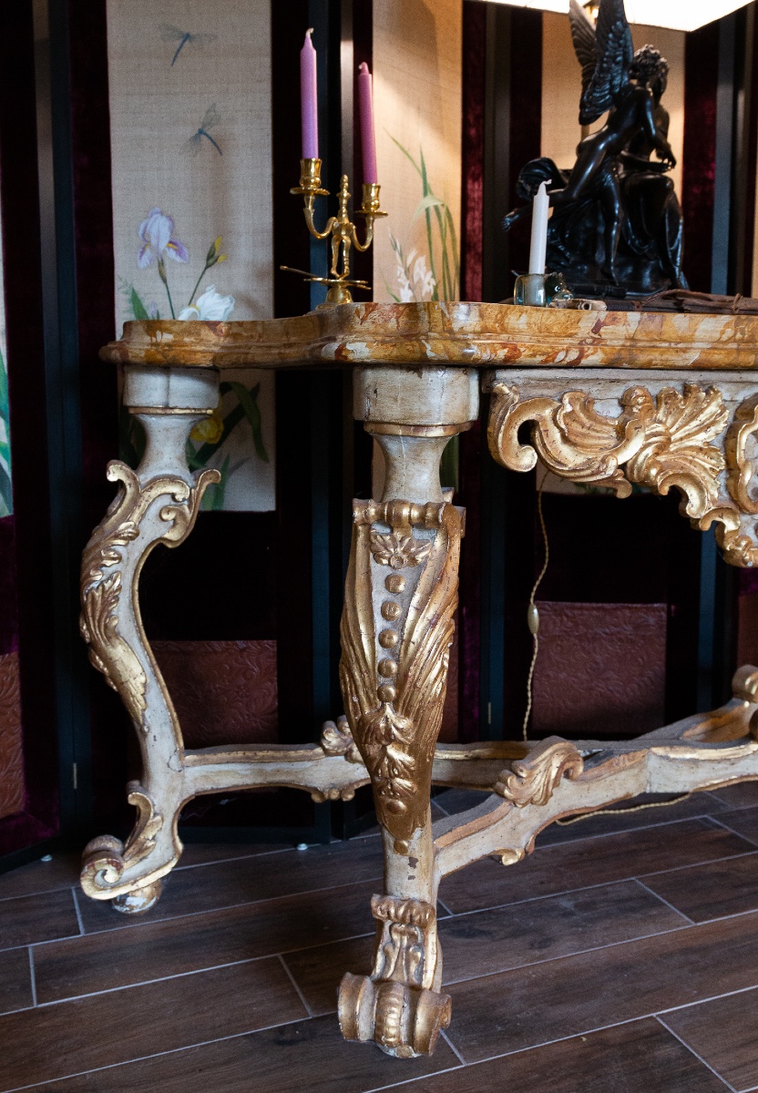 Importante console laquée et dorée à plateau imitant le marbre de Sienne Italie XVIIIeme siècle-photo-2
