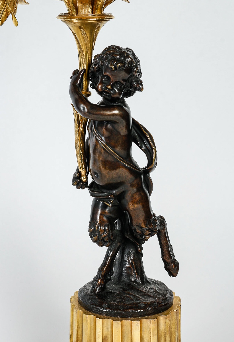 Paire de candélabres de style Louis XVI en bronze à décor de Faunes, montés en lampes-photo-4