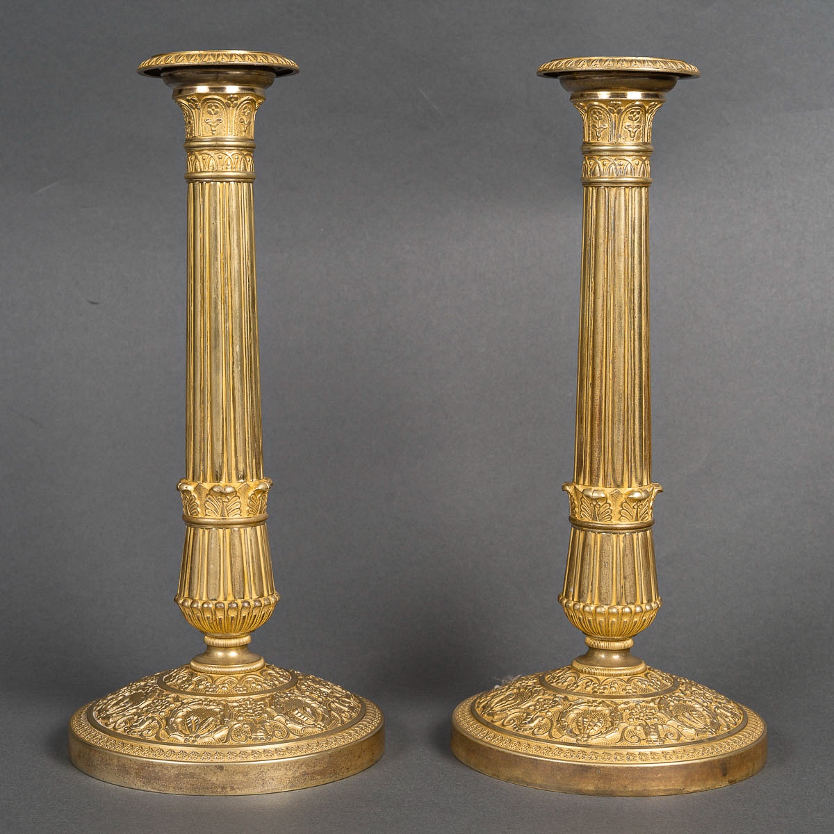 Gérard-Jean Galle (1788–1846) Paire de bougeoirs en bronze ciselé et doré au mercure vers 1820
