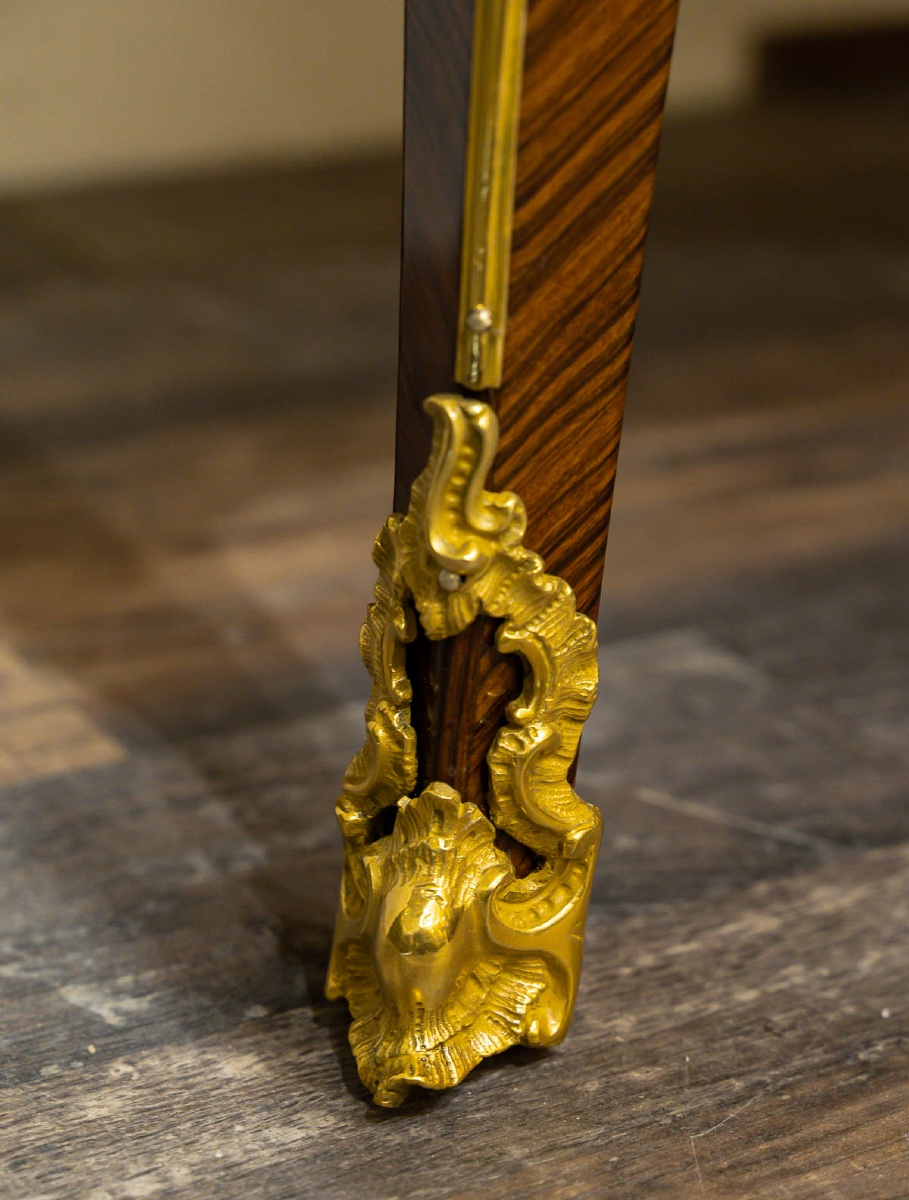 Gilles Joubert et RVLC  Commode sauteuse en marqueterie et bronze au C Couronné vers 1755-photo-3