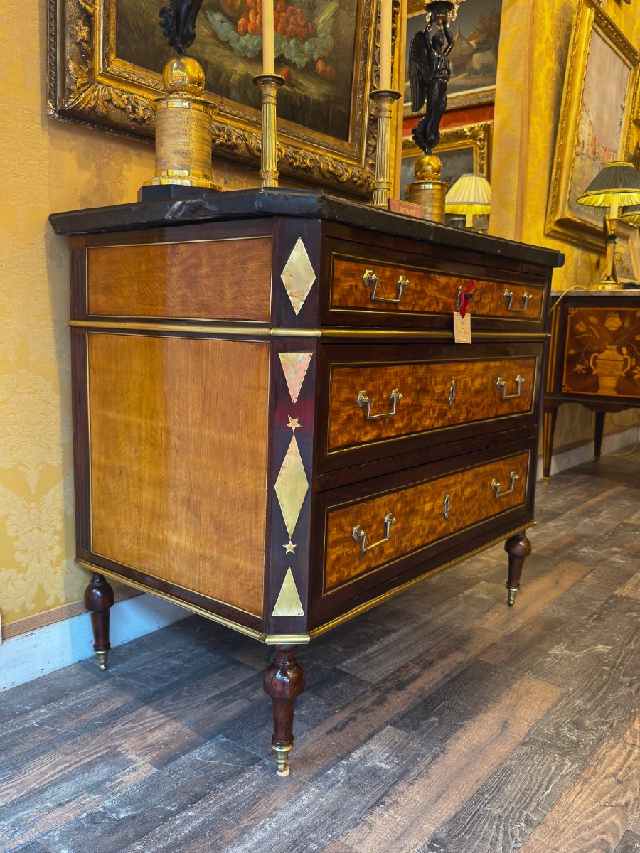 Petite commode en amarante et citronnier à marqueterie de laiton doré époque Directoire-photo-2