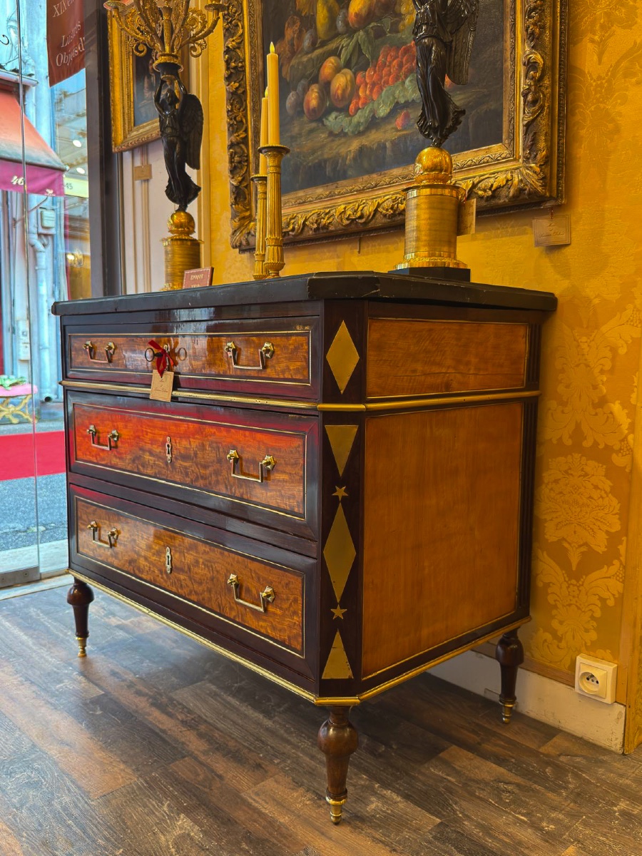 Petite commode en amarante et citronnier à marqueterie de laiton doré époque Directoire-photo-2