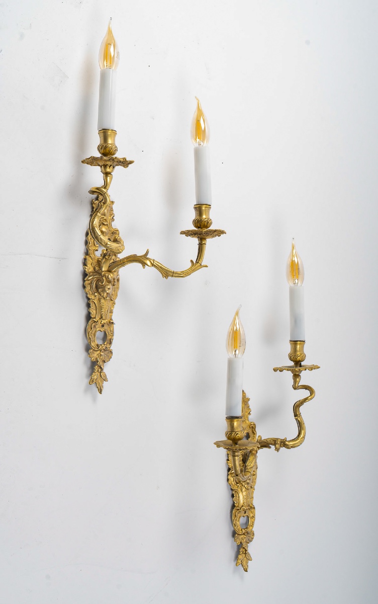 Paire d'Appliques en Bronze Doré d’époque Louis XV au C Couronné vers 1745-1749-photo-2