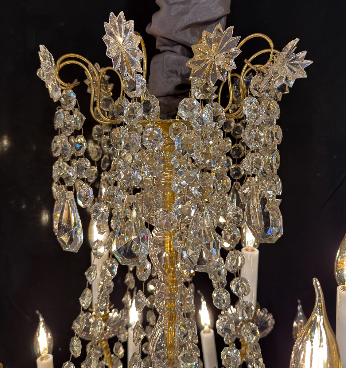 Lustre signé Baccarat de style Louis XVI en bronze doré et décor de cristal taillé  vers 1870-photo-2