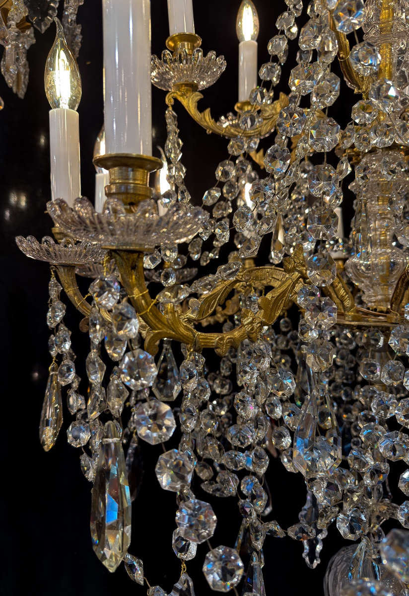 Lustre signé Baccarat de style Louis XVI en bronze doré et décor de cristal taillé  vers 1870-photo-1