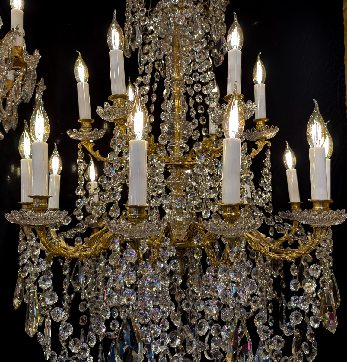 Lustre signé Baccarat de style Louis XVI en bronze doré et décor de cristal taillé  vers 1870-photo-2