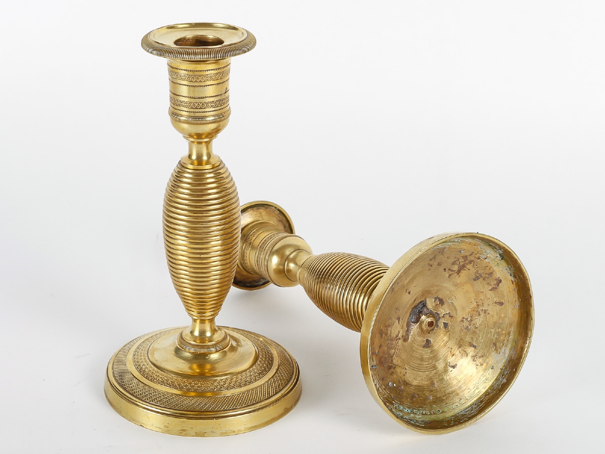 Pair Of Small Empire-era "ragot" Candlesticks In Chiseled And Gilt Bronze, C. 1805-1815-photo-3