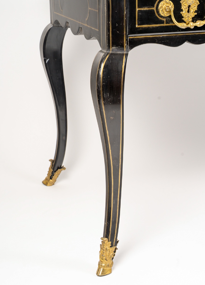 French Regence Period Black Lacquered Flat Desk With Gilt Brass Inlay, C. 1715–1723-photo-4
