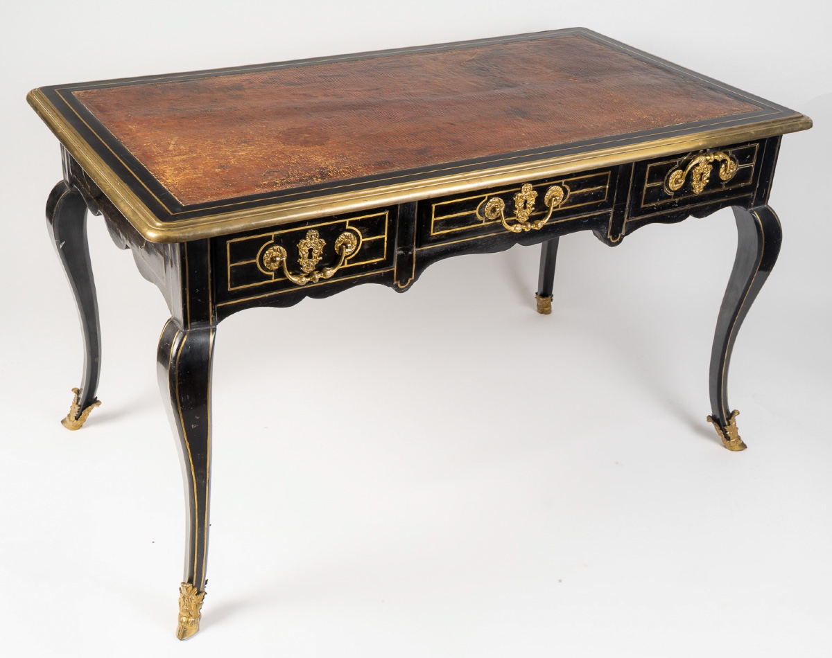 French Regence Period Black Lacquered Flat Desk With Gilt Brass Inlay, C. 1715–1723-photo-4