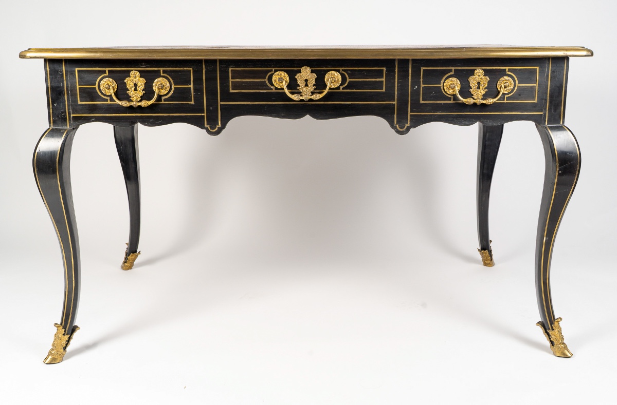 French Regence Period Black Lacquered Flat Desk With Gilt Brass Inlay, C. 1715–1723-photo-5