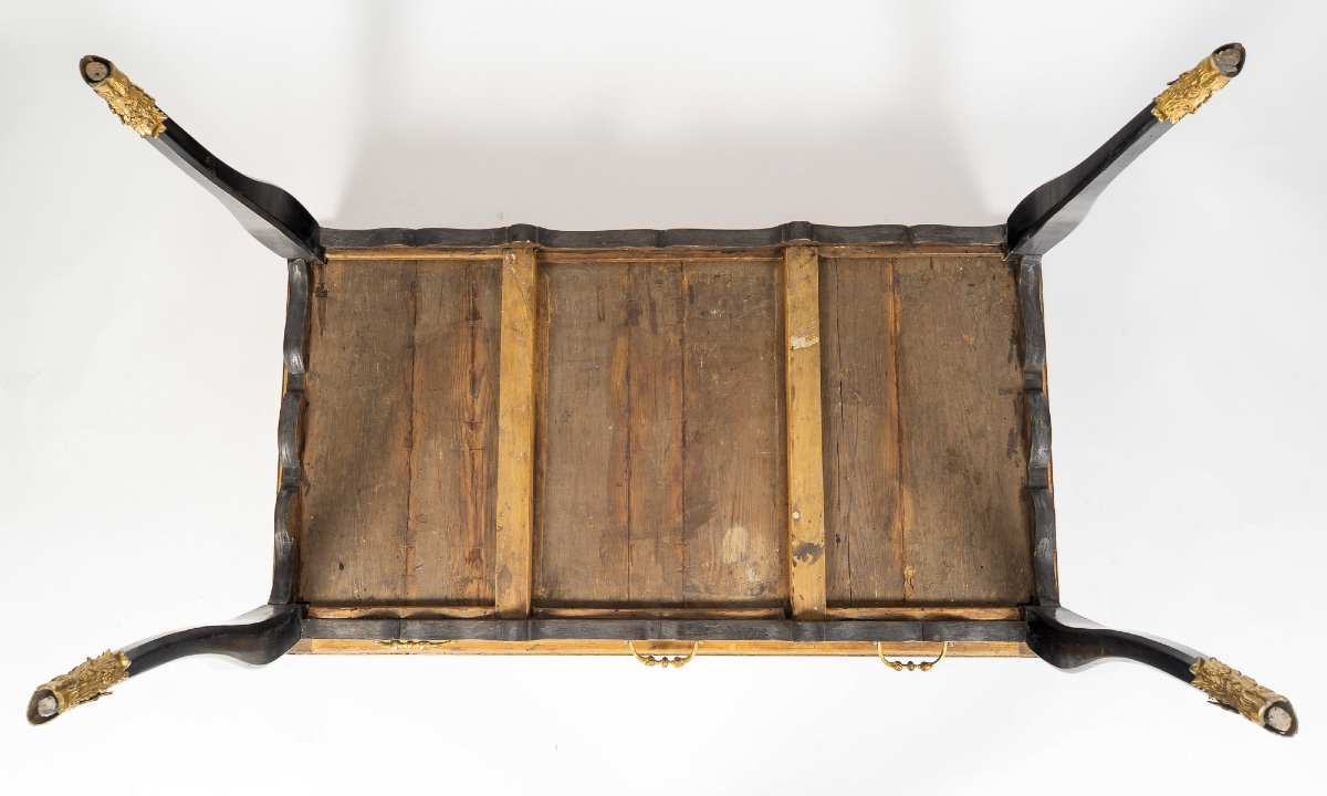 French Regence Period Black Lacquered Flat Desk With Gilt Brass Inlay, C. 1715–1723-photo-7