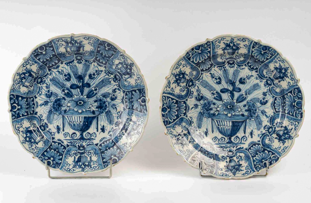 Paire de plats en faïence de Delft à décor floral, Manufacture Pot à Fleurs Dorées vers 1750-photo-7