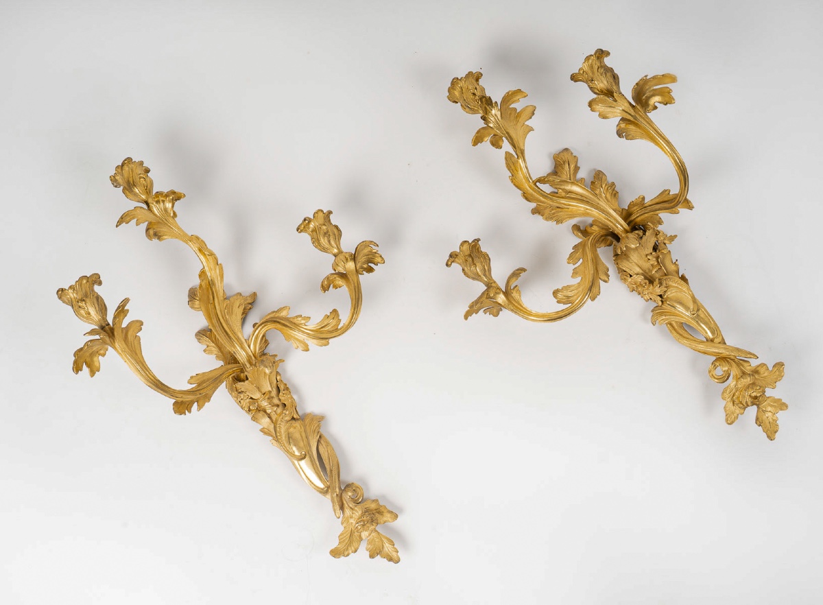 Paire de grandes appliques en bronze doré d’après Juste-Aurèle Meissonnier, vers 1850