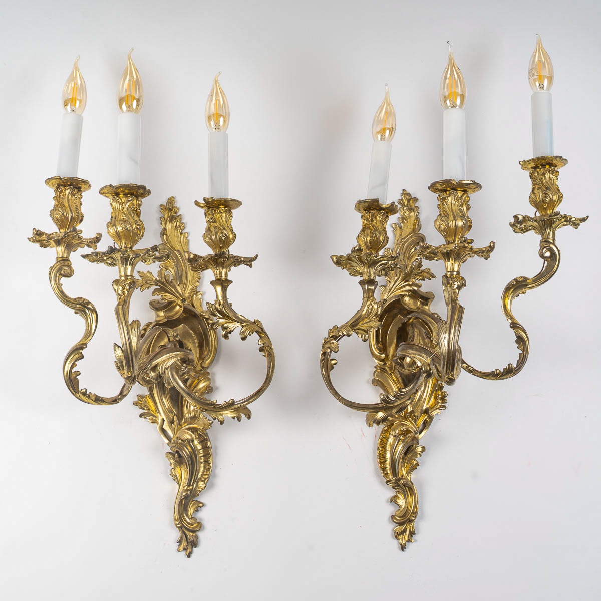 A Large Pair Of Louis XV Rocaille Style Three-light Wall Sconces In Gilt Bronze, C. 1850-photo-8