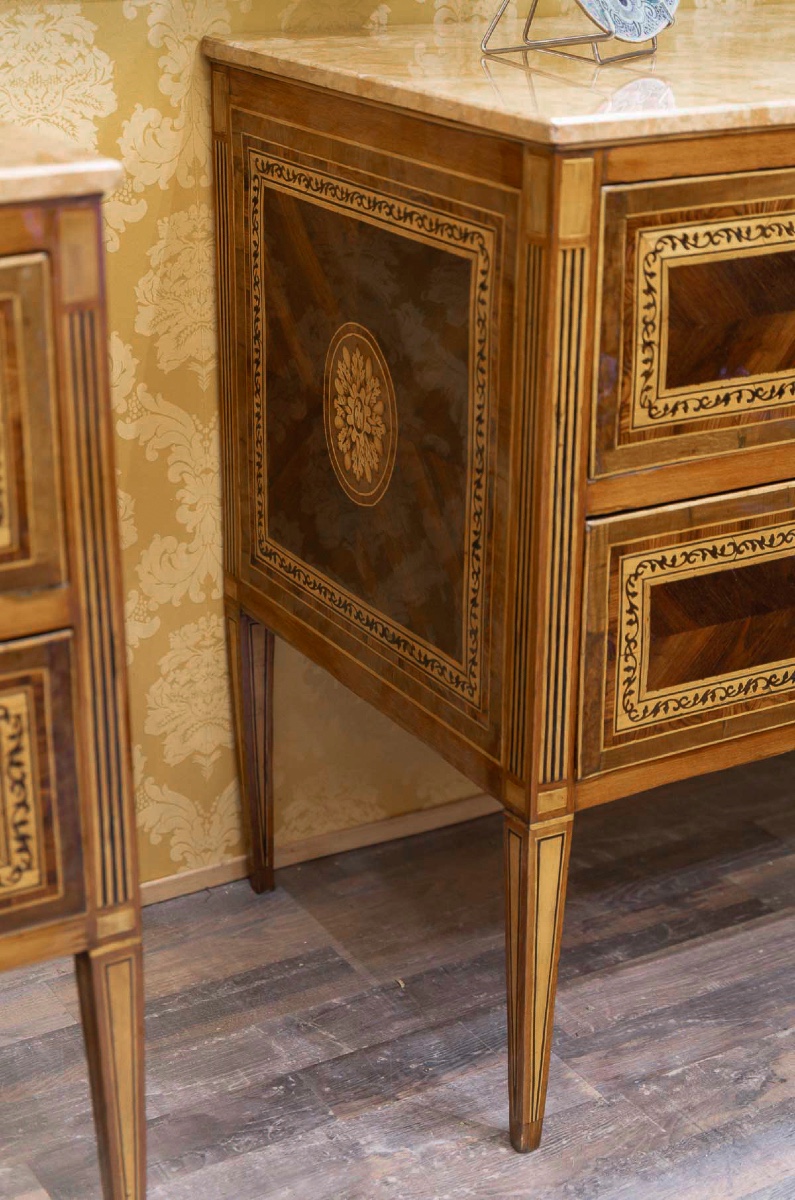 Rare Pair Of Italian Commodes Bearing The Effigy Of Louis XVIII, Verona, C. 1795-photo-1