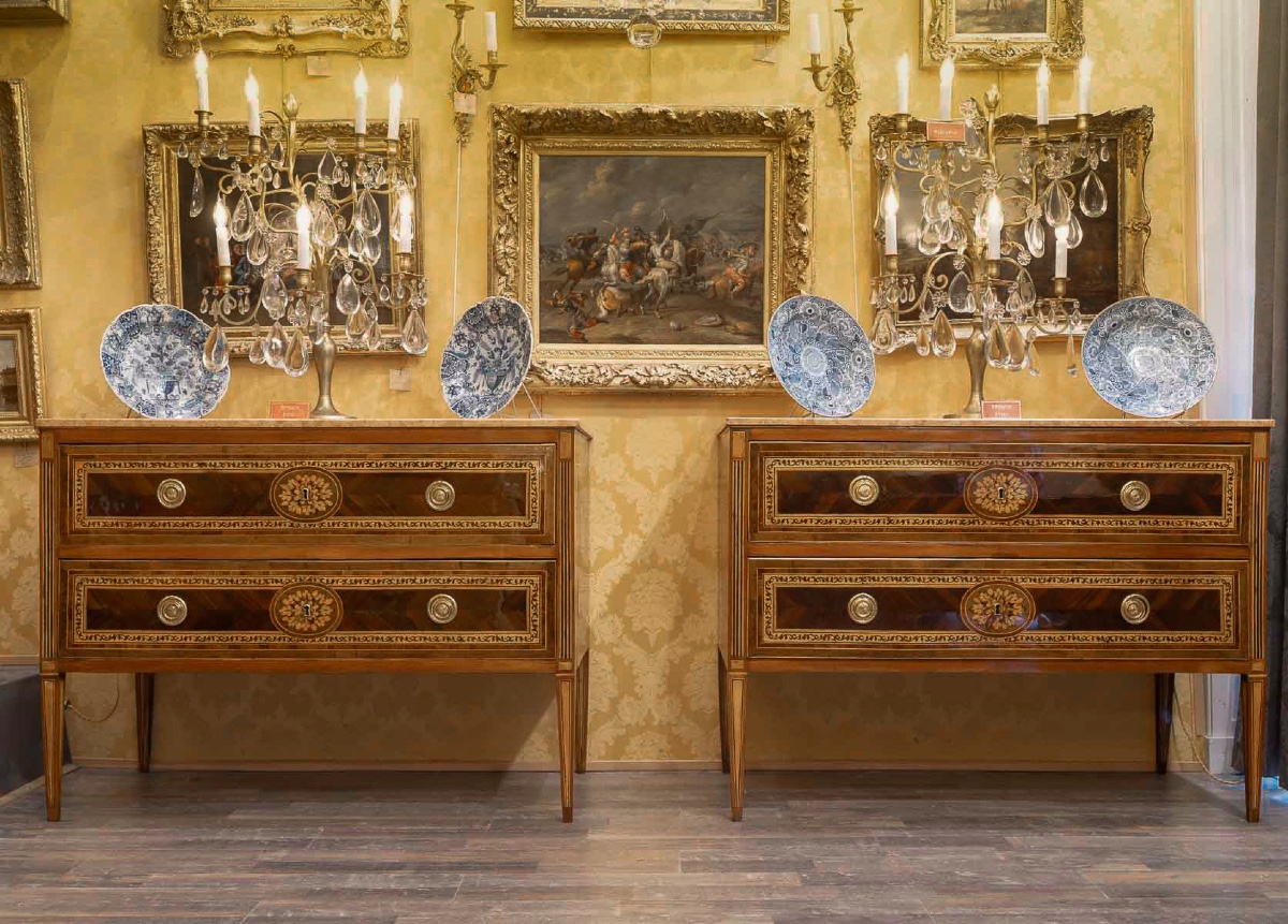 Rare Pair Of Italian Commodes Bearing The Effigy Of Louis XVIII, Verona, C. 1795