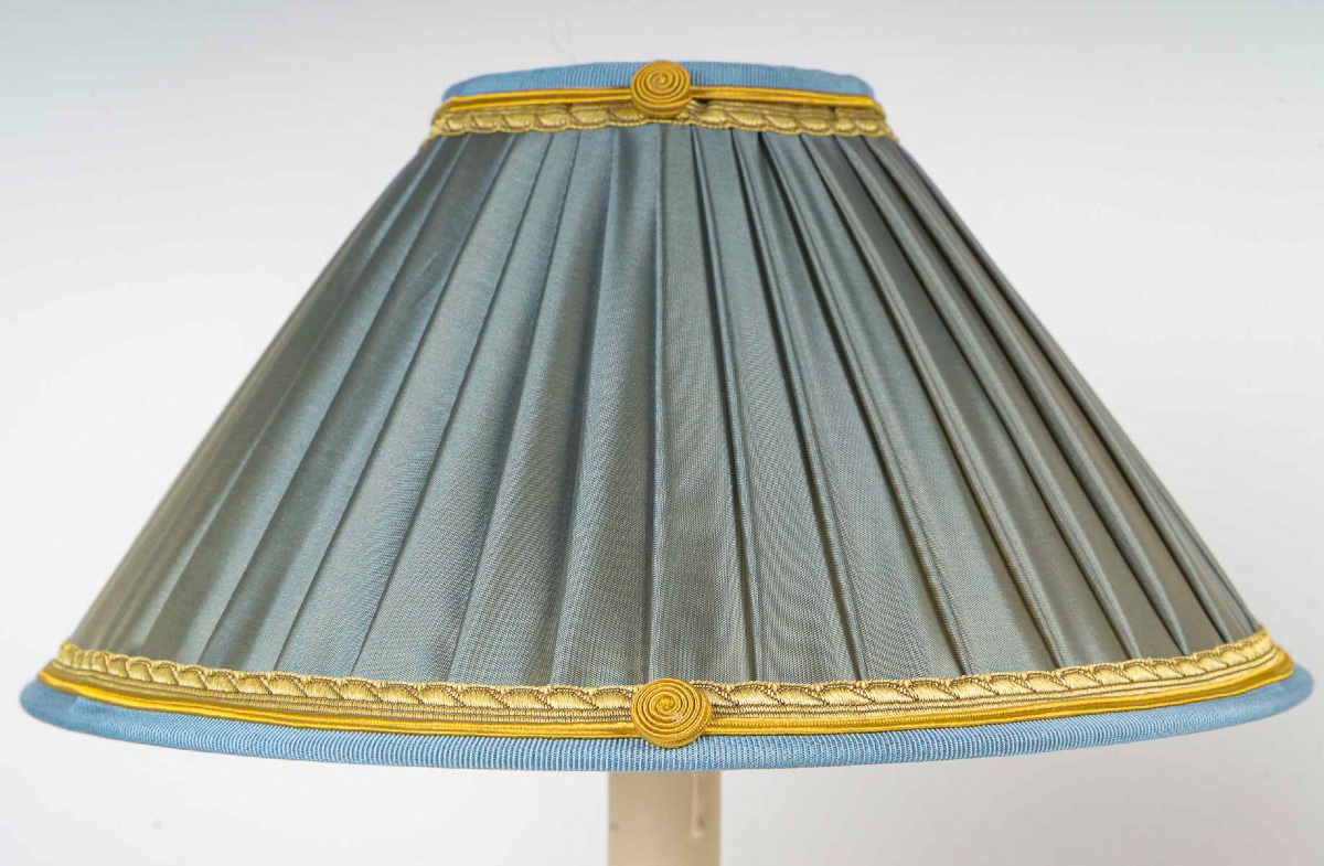 Paire de flambeaux en bronze ciselé et doré, montée en lampes, époque Louis XVI vers 1780-photo-2