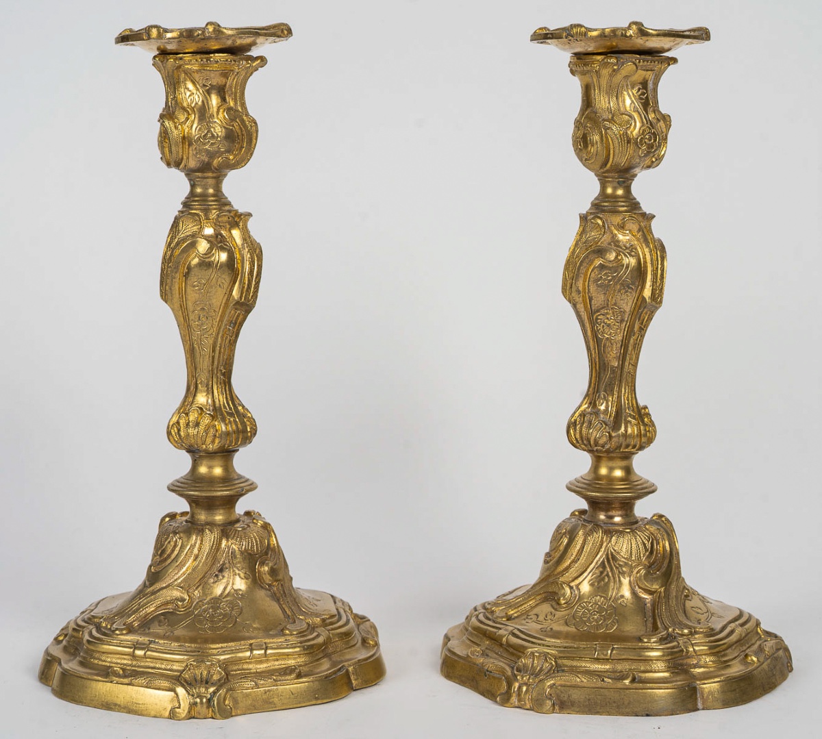A Pair Of Rocaille-style Gilt Bronze Flambeaux, Mounted As Lamps, Palais Ducal De Nevers 1820-photo-3