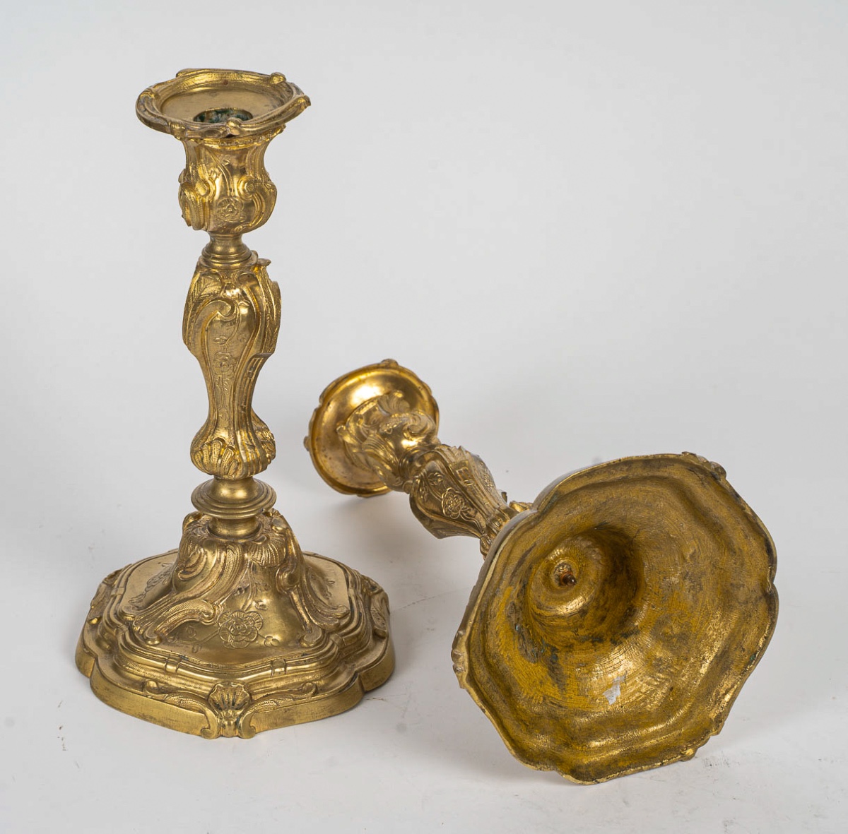A Pair Of Rocaille-style Gilt Bronze Flambeaux, Mounted As Lamps, Palais Ducal De Nevers 1820-photo-1