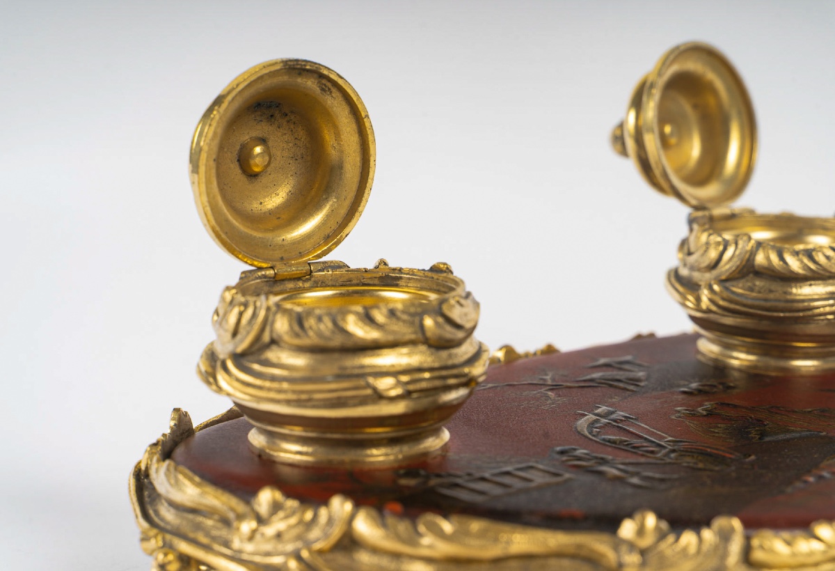 Encrier de bureau à monture en bronze et plaque de Vernis Martin époque époque Napoléon III-photo-4