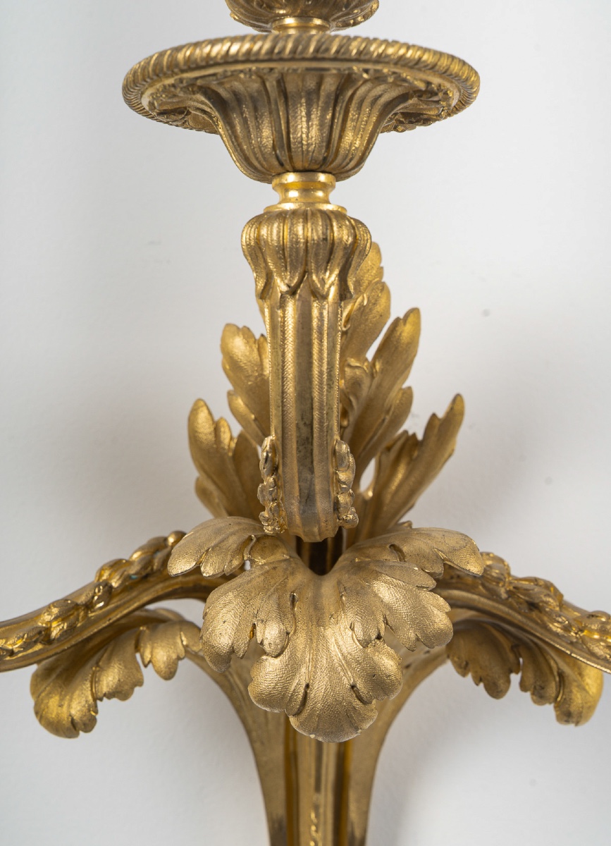 Paire d’appliques de style Louis XVI en bronze ciselé et doré vers 1850-1870-photo-1