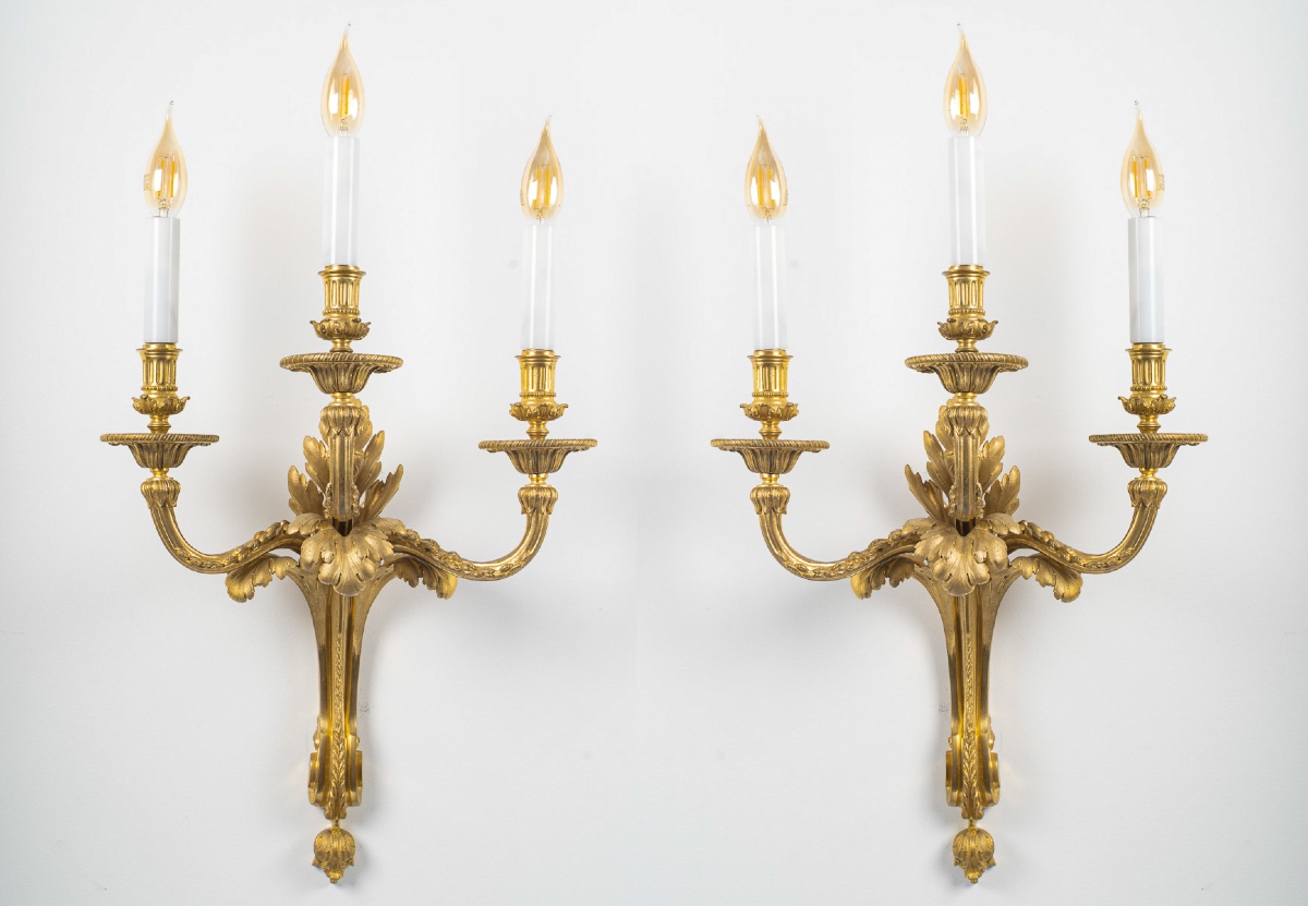 Paire d’appliques de style Louis XVI en bronze ciselé et doré vers 1850-1870