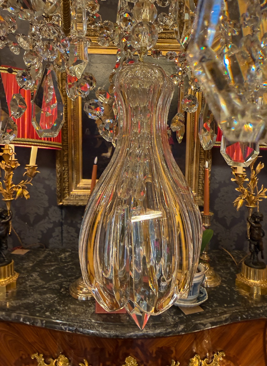 Lustre à vingt-quatre bras de lumière en bronze ciselé doré et décor de cristal signé Baccarat-photo-5